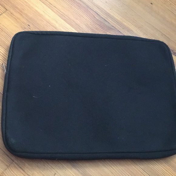 Victoria's Secret pink laptop case - Picture 2 of 5